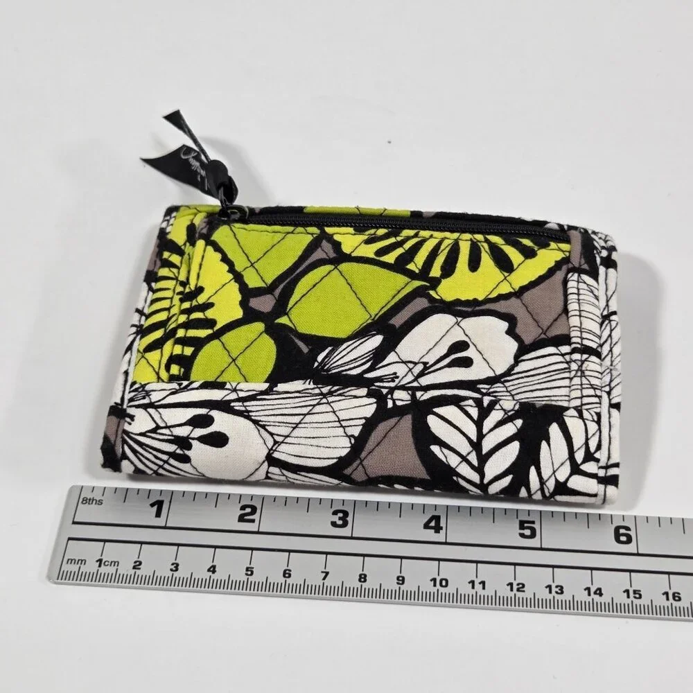 Vera Bradley Women's Zip Up Wallett retired Citron pattern